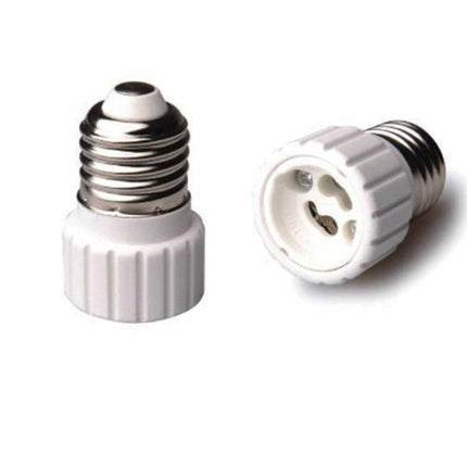 Adapter E27 naar GU10 voor eenvoudige lampcompatibiliteit thuis.